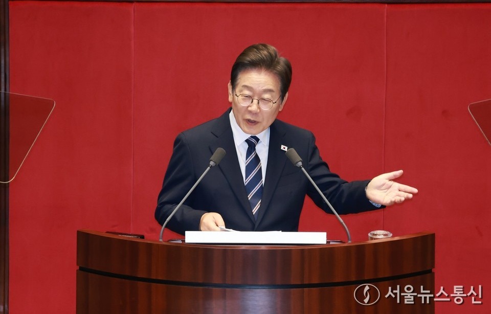 이재명 대통령이 26일 오전 서울 여의도 국회에서 열린 제426회국회(임시회) 제2차 본회의에서 추가경정예산(추경) 시정연설을 하고 있다. (2025.06.25) / 사진 = 공동취재