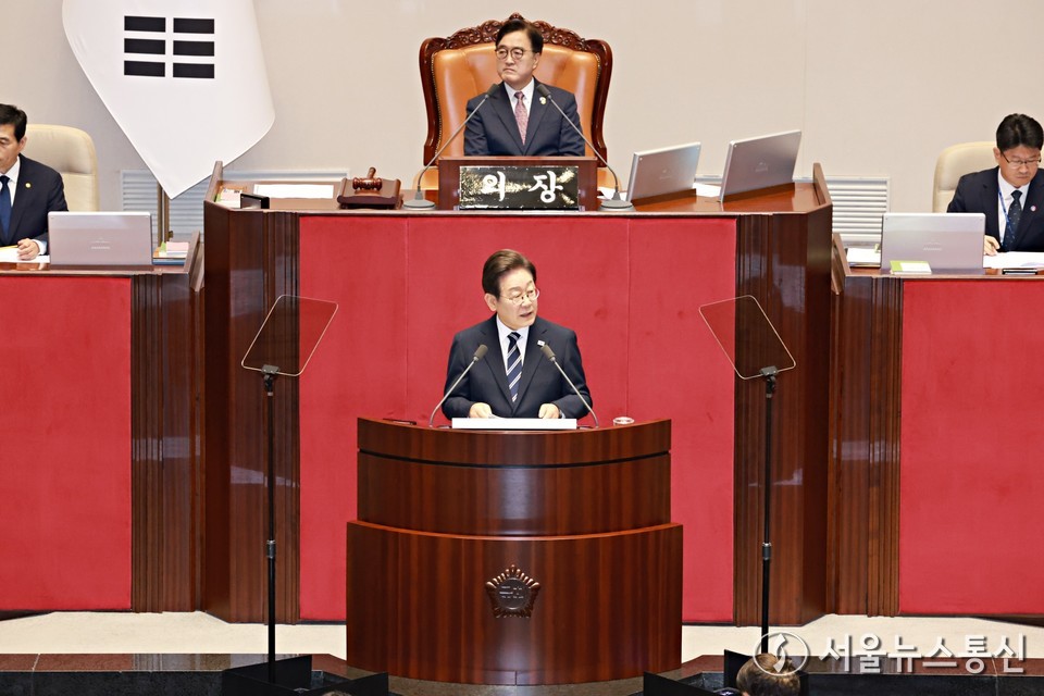 이재명 대통령이 26일 오전 서울 여의도 국회 본회의장에서 2025년도 제2회 추가경정예산안에 대한 정부 시정연설을 하고 있다. (2025.06.25) / 사진 = 공동취재