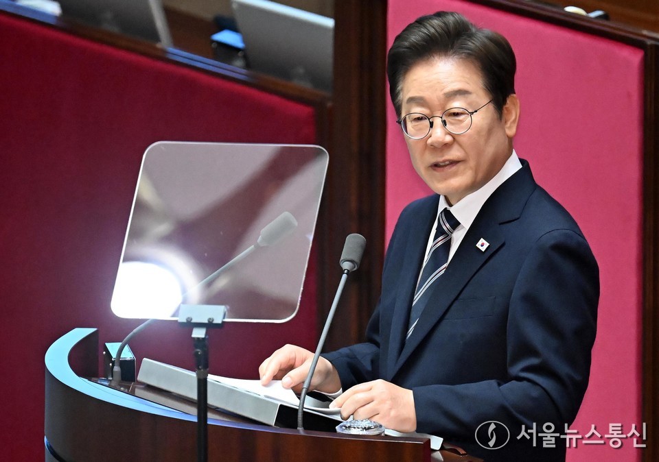이재명 대통령이 26일 오전 서울 여의도 국회에서 열린 제426회국회(임시회) 제2차 본회의에서 추가경정예산(추경) 시정연설을 하고 있다. (2025.06.25) / 사진 = 공동취재