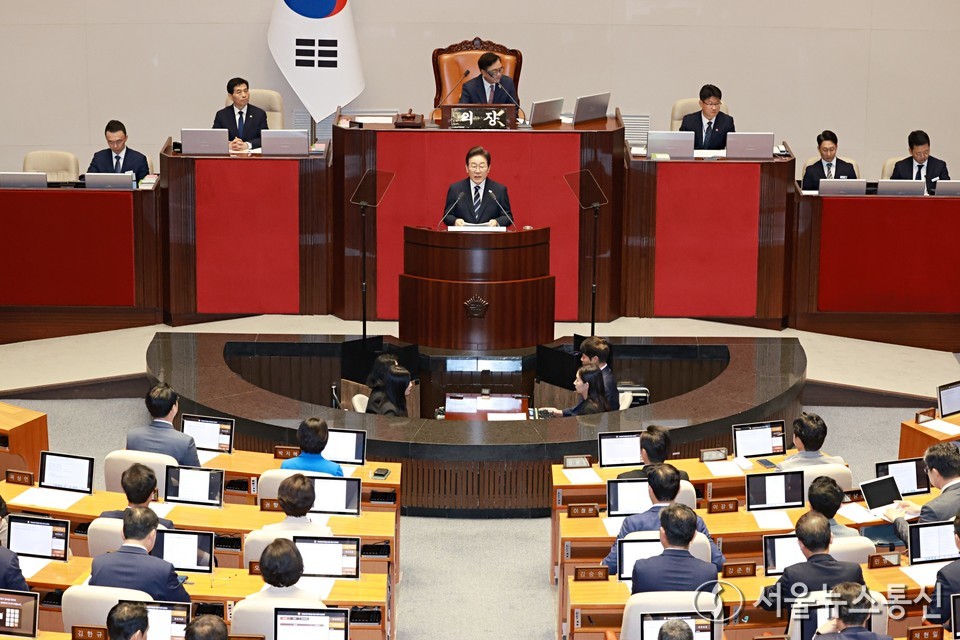 이재명 대통령이 26일 오전 서울 여의도 국회에서 열린 제426회국회(임시회) 제2차 본회의에서 추가경정예산(추경) 시정연설을 하고 있다. (2025.06.25) / 사진 = 공동취재
