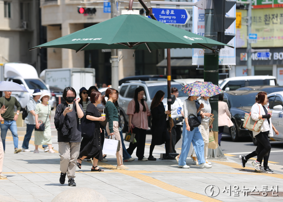 서울시는 7일 오전 10시 기준 서울 전역에 폭염 경보를 발령했다. (그늘막) / 사진 = 서울뉴스통신 DB