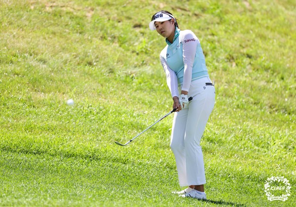 황민정이 하이원리조트 여자오픈 2025 FR 2번홀에서 칩샷하고 있다. (사진제공 KLPGA) 2025.07.13, snakorea.rc@gmail.com , *재판매 및 DB 금지