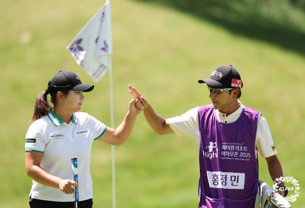 홍정민이 하이원리조트 여자오픈 2025 FR 2번홀에서 버디 홀아웃 하고 있다. (사진제공 KLPGA) 2025.07.13, snakorea.rc@gmail.com , *재판매 및 DB 금지
