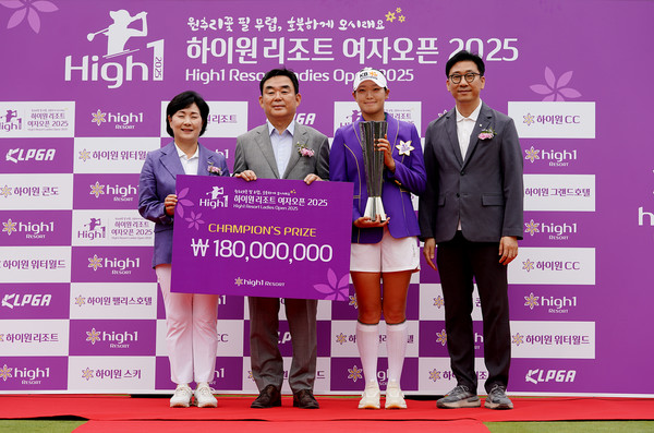 (왼쪽부터) KLPGA 김순희 수석부회장, 강원랜드 최철규 대표이사 직무대행, 강원랜드 이민호 관광마케팅 본부장 직무대행 (사진제공 하이원리조트 여자오픈 조직위) 2025.07.13, snakorea.rc@gmail.com , *재판매 및 DB 금지