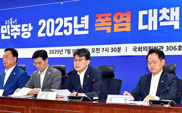 진성준 더불어민주당 정책위의장이 15일 서울 여의도 국회 의원회관에서 열린 2025년 폭염 대책 당정 간담회에서 발언하고 있다. 2025.07.15. 사진=서울뉴스통신 신현성 기자 / snakorea.rc@gmail.com , *재판매 및 DB 금지