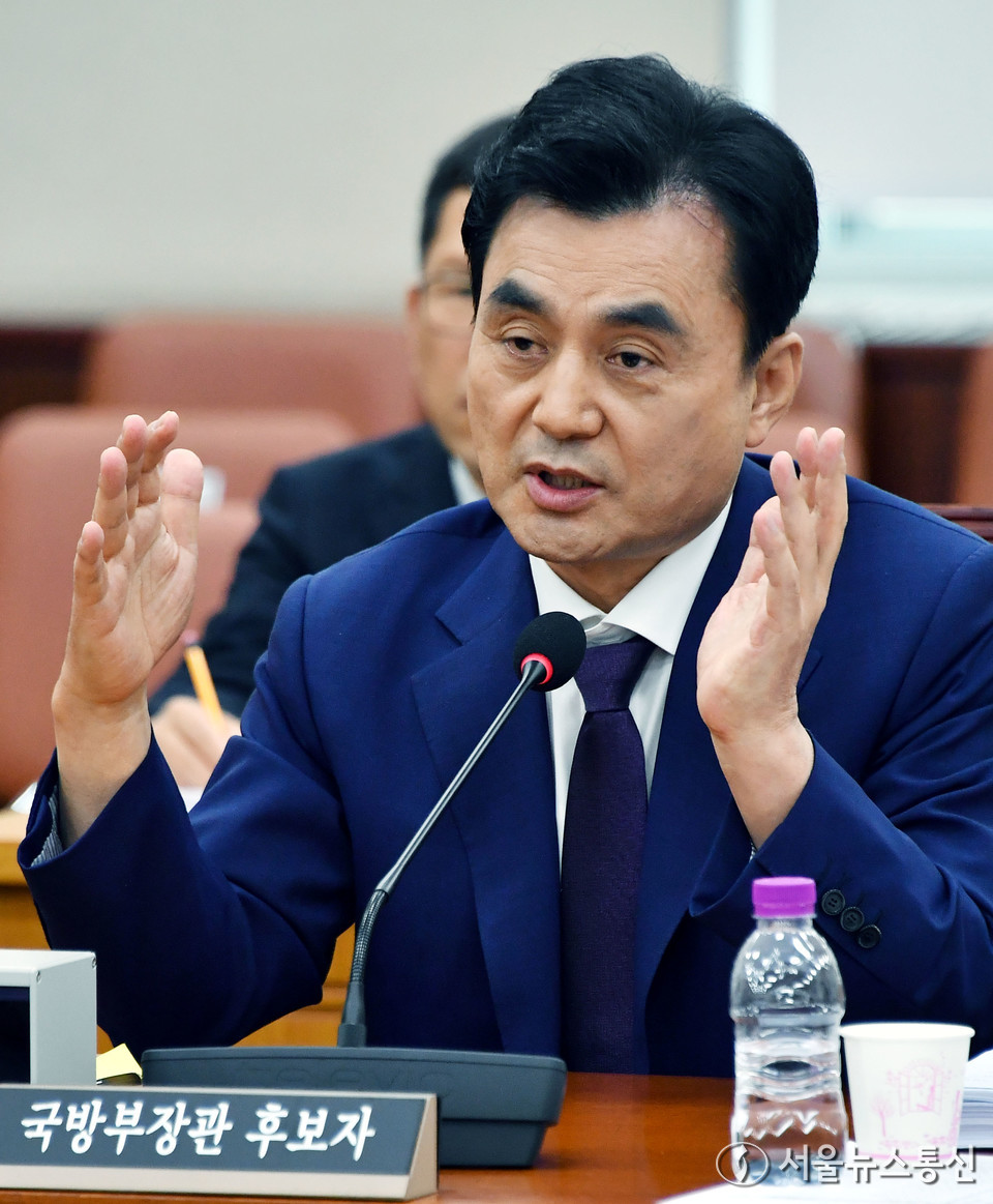 안규백 국방부 장관 후보자가 15일 서울 여의도 국회 국방위원회에서 열린 인사청문회에서 의원 질의에 답변하고 있다. 2025.07.15, snakorea.rc@gmail.com , *재판매 및 DB 금지