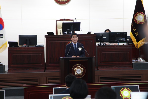 배정수 의장이 의정 활동공유회에서 인사말을 하고 있다 [사진=홍승혁 기자]