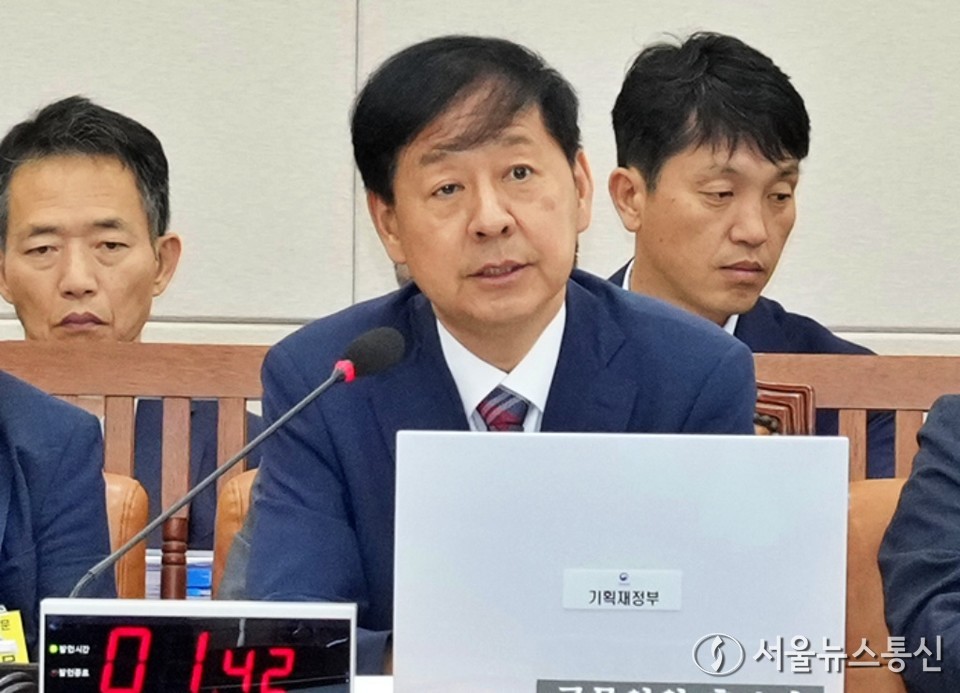 구윤철 경제부총리 겸 기획재정부 장관 후보자가 17일 서울 여의도 국회 기획재정위원회에서 열린 인사청문회에서 의원의 질의에 답변하고 있다. (2025.07.17) / snakorea.rc@gmail.com