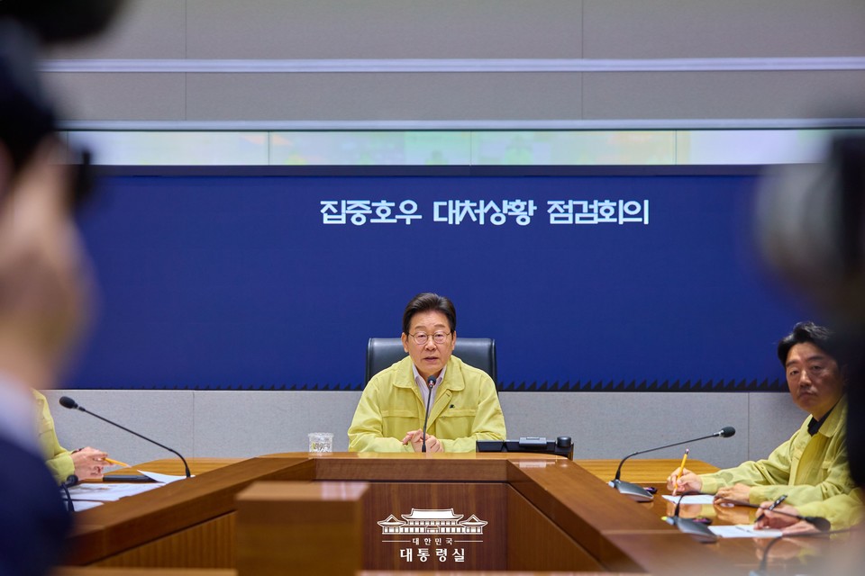 이재명 대통령이 18일 서울 종로구 정부서울청사 중앙재난안전상황실 서울상황센터에서 열린 집중호우 대처상황 점검회의에서 발언하고 있다. (2025.07.18) / 사진 = 대통령실
