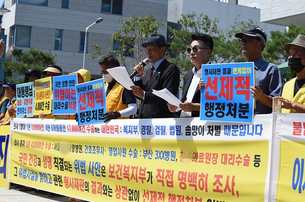 25일 오전 국민생명안전네크워크, 공익감시 민권회의, 국민연대, 글로벌에코넷, 행·의정감시네트워크중앙회, 기업윤리경영을위한 시민단체 협의회 등 시민단체들이 국정기획위원회 정문 앞에서 기자회견을 갖고 있다. 이근철 국민연대 대표가 발언하고 있다. 사진 이민희 기자2025.07.25, snakorea.rc@gmail.com , *재판매 및 DB 금지