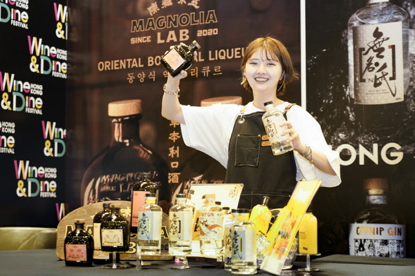 홍콩관광청이 오는 27일까지 ‘2025 서울바앤스피릿쇼’에 참가해 3개의 홍콩 로컬 주류 브랜드를 선보인다.홍콩 로컬 주류 브랜드 ▲N.I.P ▲매그놀리아랩(Magnolia Lab) ▲핑(Ping)의 제품이 전시된 홍콩관광청 부스. 2025.07.26, snakorea.rc@gmail.com , *재판매 및 DB 금지