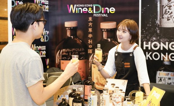 홍콩관광청이 오는 27일까지 ‘2025 서울바앤스피릿쇼’에 참가해 3개의 홍콩 로컬 주류 브랜드를 선보인다.홍콩 로컬 주류 브랜드 ▲N.I.P ▲매그놀리아랩(Magnolia Lab) ▲핑(Ping)의 제품이 전시된 홍콩관광청 부스. 2025.07.26, snakorea.rc@gmail.com , *재판매 및 DB 금지