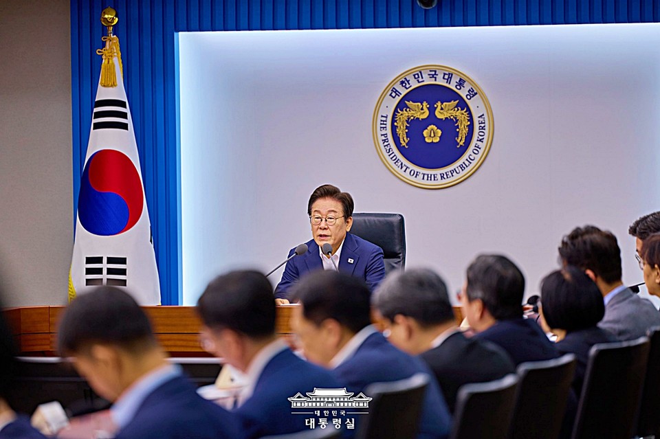 이재명 대통령이 30일 서울 용산 대통령실 청사에서 열린 비상경제점검 태스크포스(TF) 3차회의를 하고 있다. (2025.07.30) / 사진 = 대통령실