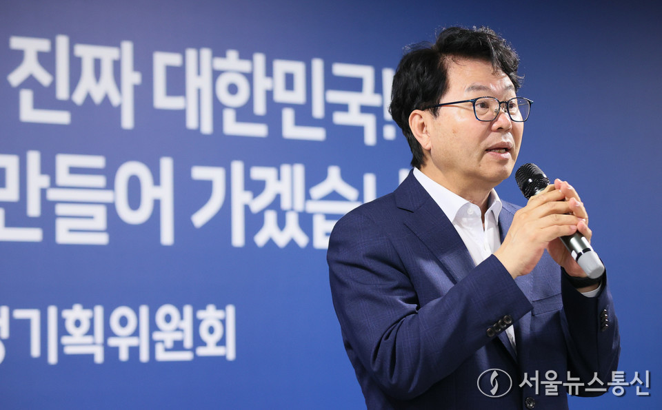 이한주 국정기획위원회 위원장이 14일 오전 서울 종로구 정부서울청사 창성동 별관에서 열린 국정기획위원회 해단식에서 인사말을 하고 있다. (사진=국정기획위원회 제공) 2025.08.14, snakorea.rc@gmail.com , *재판매 및 DB 금지