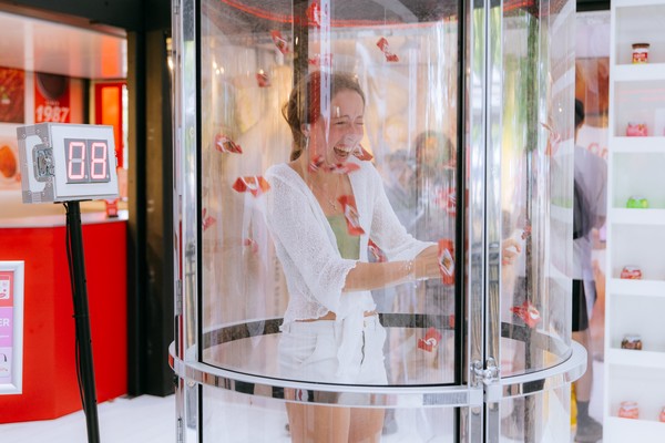 대상 종가, 런던 대표 뮤직 페스티벌 ‘APE 2025’ 참가… ’유럽 시장 공략’_'게임존'에서 '김치 네이도(Kimchi-Nado)' 게임을 즐기는 방문객 모습 (사진제공 대상) 2025.08.20, snakorea.rc@gmail.com , *재판매 및 DB 금지