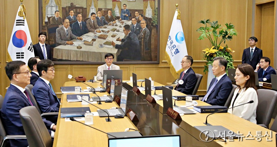 이창용 한국은행 총재가 10일 오전 서울 중구 한국은행에서 열린 금융통화위원회의를 주재하고 있다. (2025.07.10) / 사진 = 서울뉴스통신 신현성 기자