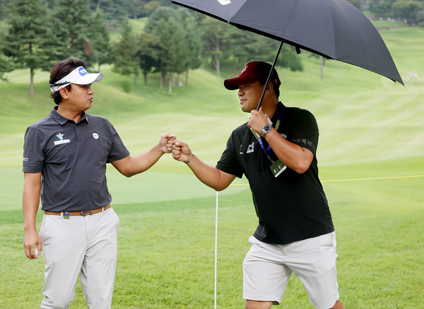 _동아회원권그룹 오픈_ 대회장을 찾은 이승택과 박상현2025.08.30, snakorea.rc@gmail.com , *재판매 및 DB 금지