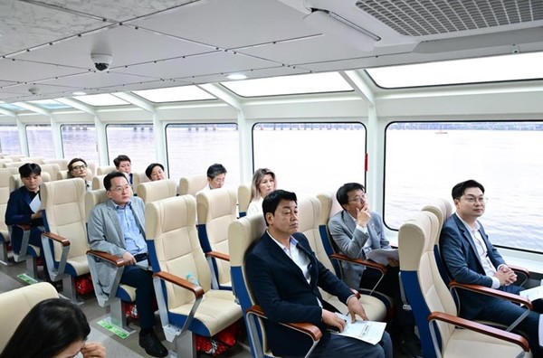 이번 현장점검에는 성흠제 더불어민주당 대표의원, 김인제 서울시의회 부의장을 비롯해 더불어민주당 소속 10여 명의 시의원과 함께 박주민, 김동아 국회의원이 동참했다. 사진제공 서울시의회 2025.08.31, snakorea.rc@gmail.com , *재판매 및 DB 금지