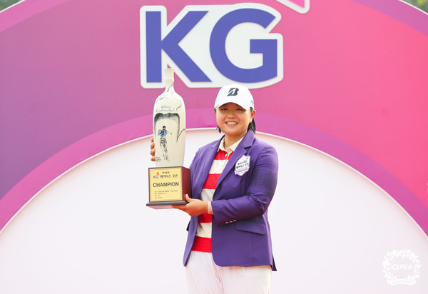 신다인 제14회 KG 레이디스 오픈 FR 우승 트로피 (사진제공 KLPGA) 2025.08.31, snakorea.rc@gmail.com , *재판매 및 DB 금지