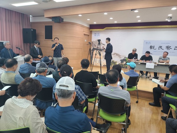 반남박씨 목천공파 종원 박찬국씨가 임시총회를 개최하게 된 이유를 설명하고 있다. [사진=반남박씨 종중]