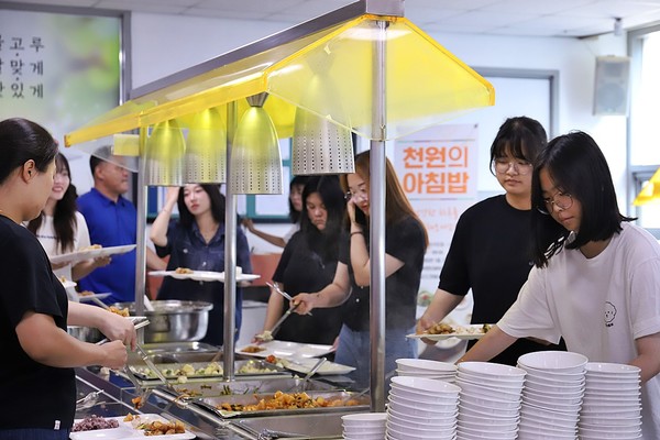 ‘천원의 아침밥’ 사업 (2024.08.27) / 사진 = 경남도립남해대학