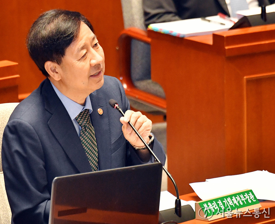 구윤철 경제부총리 겸 기획재정부 장관이 27일 오전 서울 여의도 국회에서 열린 예산결산특별위원회 제3차 전체회의에서 의원 질의에 답하고 있다. (2025.08.27) / 사진 = 서울뉴스통신 신현성 기자