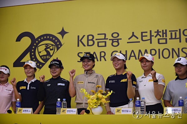 3일 오후 경기도 블랙스톤 이천 골프클럽에서 ‘KB금융 스타챔피언십’ 대회를 앞두고 연습 라운딩 후 주요 출전 선수들의 기자회견이 열렸다. (왼쪽부터)노승희, 안송이, 유현조, 전인지, 방신실, 박예지, 신다인 프로가 참석했다. 사진 이민희 기자 2025.09.03, snakorea.rc@gmail.com , *재판매 및 DB 금지