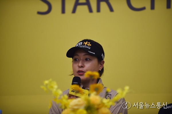 3일 오후 경기도 블랙스톤 이천 골프클럽에서 ‘KB금융 스타챔피언십’ 대회를 앞두고 연습 라운딩 후 주요 출전 선수들의 기자회견이 열렸다. 전인지가 4일 열릴 1라운드에 대한 전략을 말하고 있다. 사진 이민희 기자 2025.09.03, snakorea.rc@gmail.com , *재판매 및 DB 금지