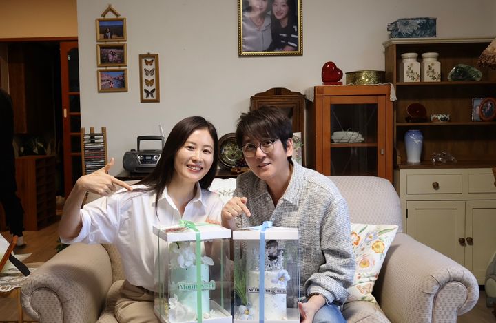 문소리, 신승훈. / 사진 = 도로시 컴퍼니 제공