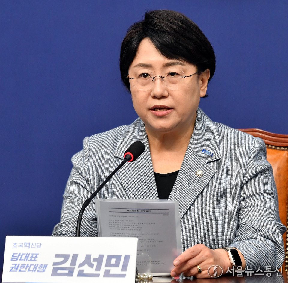 김선민 조국혁신당 당대표 권한대행이 1일 서울 여의도 국회에서 열린 최고위원회의에서 발언을 하고 있다. (사진=신현성 기자) 2025.09.01, snakorea.rc@gmail.com , *재판매 및 DB 금지