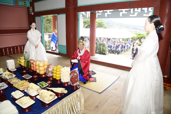 국악대제향은 엄숙한 분위기 속에서 남원시립국악단의 정화무를 시작으로 각 제관의 헌례, 명창·명인의 헌가·헌무 및 국악인 묘역참배의 순으로 진행될 예정이다.