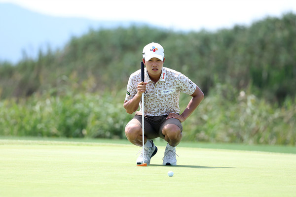 송민혁 6번홀 그린 퍼팅 라인을 살피는 (사진제공 KPGA) 2025.09.06, snakorea.rc@gmail.com , *재판매 및 DB 금지