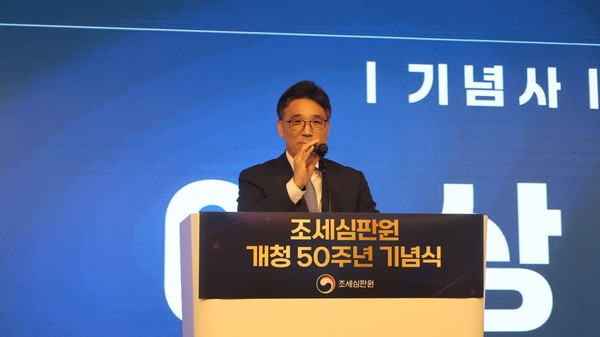 5일 서울 로얄호텔에서 개최된 조세심판원 개청 50주년 기념식에는 윤창렬 국무조정실장을 비롯해 이명구 관세청장, 이영 한국조세재정연구원장 등 정부 및 유관기관 관계자와 비상임심판관 및 조세심판원 전직원 등 200여명이 참석했다. 이상길 조세심판원장이 새 도약을 선언하고 있다. 사진 총리실 제공 2025.09.06, snakorea.rc@gmail.com , *재판매 및 DB 금지