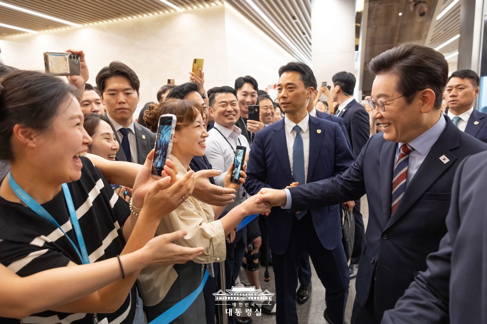 이재명 대통령이 11일 취임 100일을 맞은 가운데 국정 수행 지지도는 60% 안팎에서 등락을 거듭하며 명암을 드러냈다. (2025.09.08) / 사진 = 대통령실