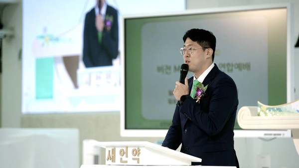 지난 8일 신천지 화곡교회 연합예배에서 백도훈 담임강사가 환영사를 전하고 있다. (사진제공 신천지 화곡교회) 2025.09.10, snakorea.rc@gmail.com , *재판매 및 DB 금지