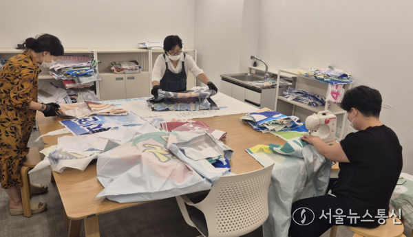 ▲옥주골 창작소 폐현수막 재활용 사업(사진 = 진도군)2025.09.11, snakorea.rc@gmail.com , *재판매 및 DB 금지