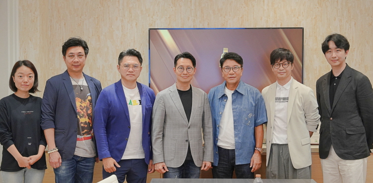 왼쪽부터 TME 도라 실장, 마이클 쩡 총경리, 차이 춘 판 부사장, 커션 팡 회장, A2O엔터테인먼트 이수만 Key Producer & Visionary Leader, 음저협 박학기 부회장, 황선철 사무총장 / 사진 = 음저협 제공