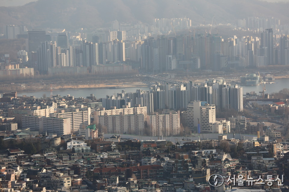 서울 남산에서 바라본 서울시내 아파트 및 주택가. / 사진 = 서울뉴스통신 이성현 기자