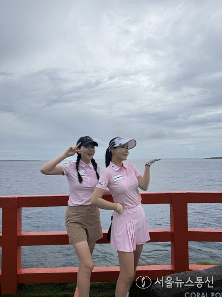 전 JTBC 골프 아나운서인 장새별이 코랄 오션 리조트 사이판에서 라운딩 중 사진을 찍고 있다. 장새별은 현재 뉴스타홀딩스의 대표로서 맹 활약중이다. 사진제공 잔디밥TV 2025.09.14, snakorea.rc@gmail.com , *재판매 및 DB 금지