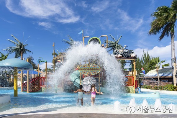 월드 리조트 사이판 풀장 전경. 사진제공 마리아나관광청 2025.09.14, snakorea.rc@gmail.com , *재판매 및 DB 금지