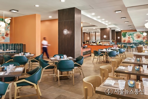 크라운 플라자 사이판 호텔 내 더 테라스 레스토랑. 사진제공 마리아나관광청 2025.09.14, snakorea.rc@gmail.com , *재판매 및 DB 금지