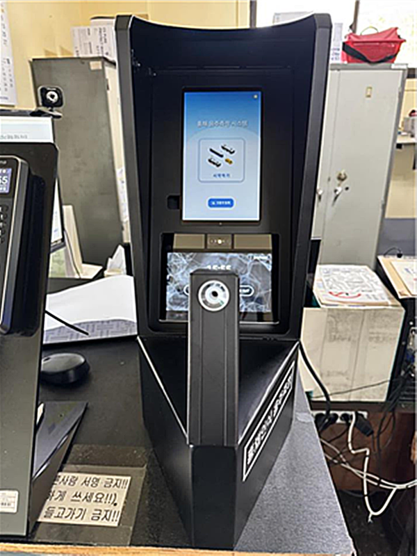 부산시는 버스 운수종사자의 음주 운행을 원천 차단하기 위해 시내버스 영업소 전체에 '생체 인식 음주측정 시스템' 도입을 완료했다고 밝혔다.