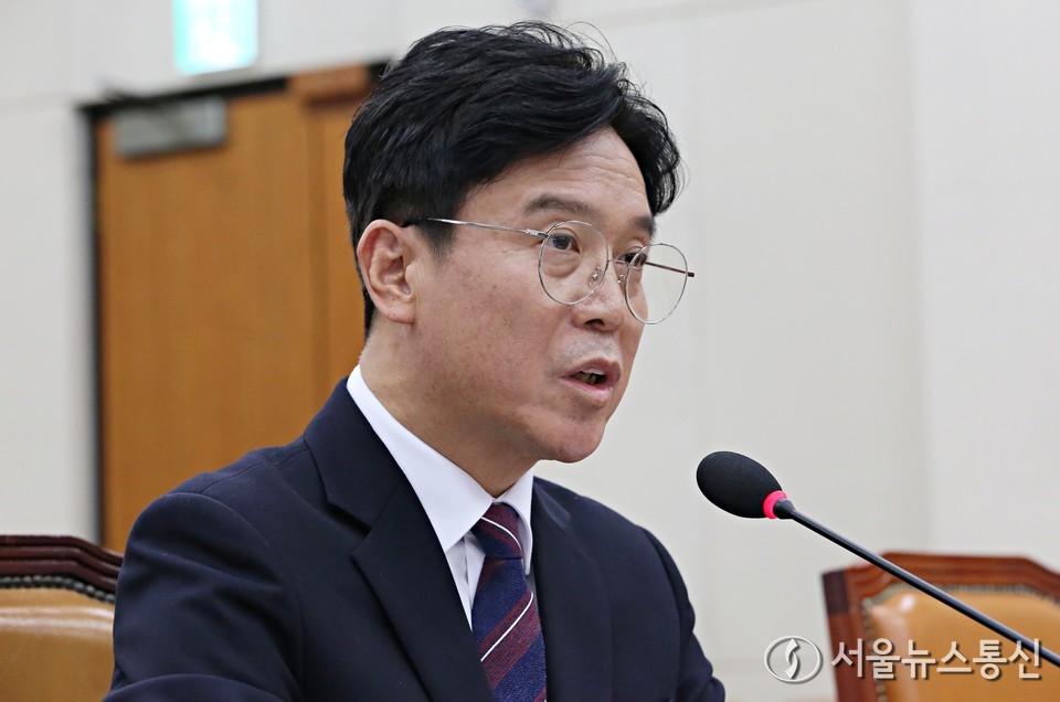 김영훈 고용노동부 장관 후보자가 16일 오전 서울 여의도 국회 환경노동위원회에서 열린 인사청문회에서 의원 질의에 답하고 있다. (2025.07.16) / 사진 = 서울뉴스통신 신현성 기자