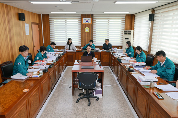 '증평군의회 재난대응점검특별위원회는 지난 15일과 16일 관련부서 보고를 통해 문제점을 지적하는 등 긴급 재난 대응 점검 활동을 벌였다.(사진=증평군의회 제공)