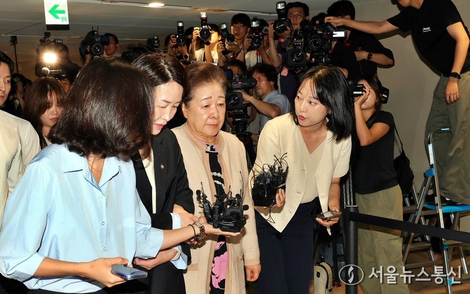 불법 정치 자금 제공 혐의를 받는 한학자 통일교 총재가 17일 오전 서울 종로구 김건희 특검 사무실에 피의자 신분으로 출석하고 있다. (사진=이성현 기자) 2025.09.17, snakorea.rc@gmail.com , *재판매 및 DB 금지