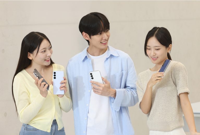 삼성전자 모델이 19일 국내 출시하는 ‘갤럭시 S25 FE’를 소개하는 모습 (사진=삼성전자 제공) 2025.09.18, snakorea.rc@gmail.com , *재판매 및 DB 금지