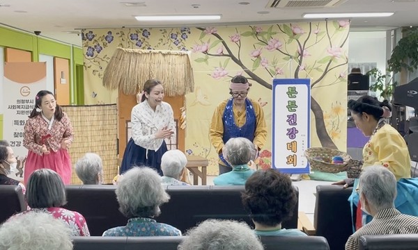 의정부시가 관리하는 의정부시 사회복지급식관리지원센터는 관내 등록시설을 대상으로 8월 27일부터 3일간 ‘찾아가는 건강 공연단’ 사업을 진행했다.