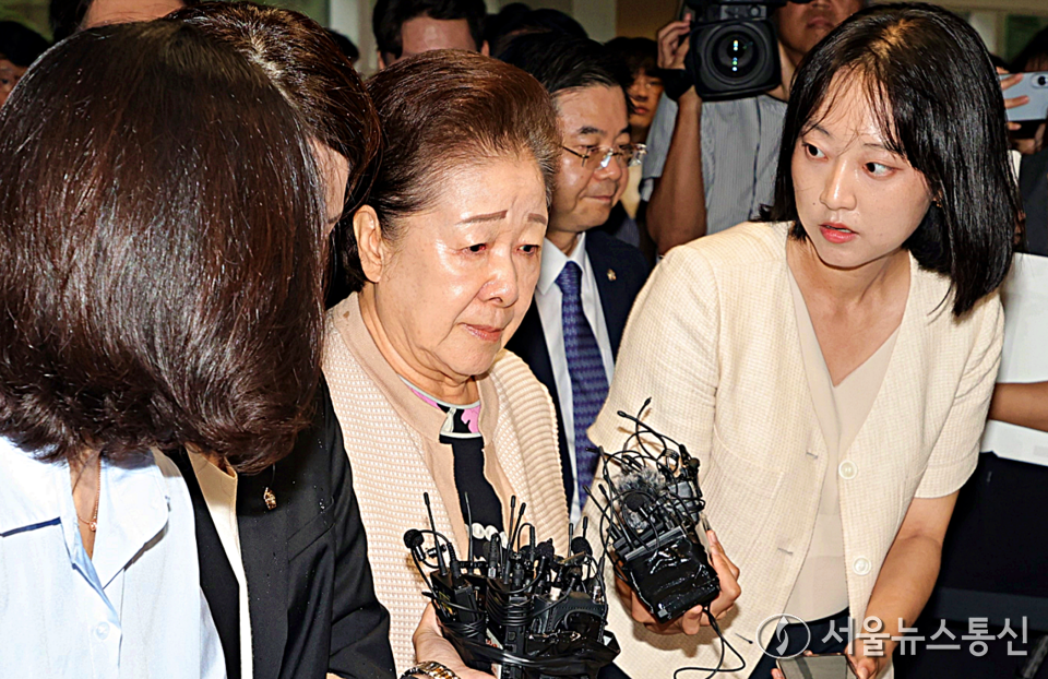 불법 정치 자금 제공 혐의를 받는 한학자 통일교 총재가 17일 오전 서울 종로구 김건희 특검 사무실에 피의자 신분으로 출석하고 있다. (2025.09.17) / 사진 = 서울뉴스통신 이성현 기자 