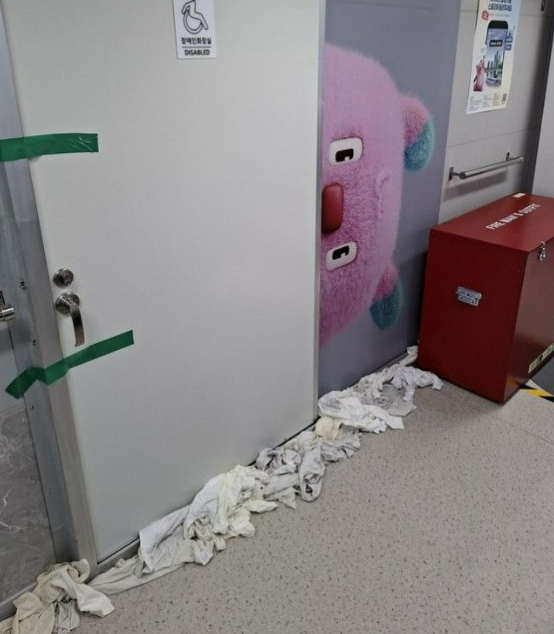 한강 버스 화장실 모습 / 사진 = 온라인커뮤니티 갈무리