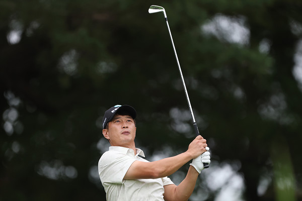 강윤석 8번홀 아이언 티샷 (사진제공 KPGA) 2025.09.20, snakorea.rc@gmail.com , *재판매 및 DB 금지